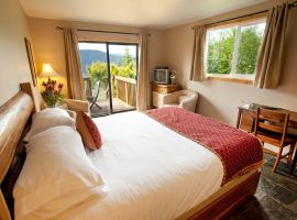 Bayview Suite Accommodation - Interior at Soule Creek Lodge